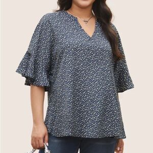 BLOOM CHIC LEOPARD PRINT VNECK RUFFLE SLEEVE BOUSE BLUE AND WHITE SIZE 18-20